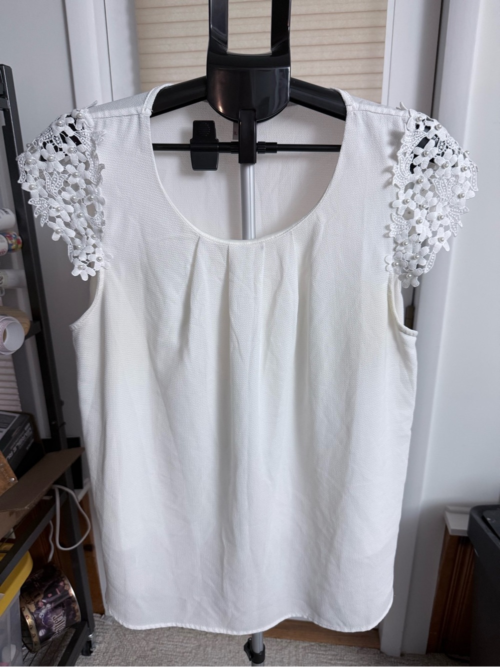 Lilian White floral lace Cap Sleeve Scoop Neck blouse feminine light P2P ~22”